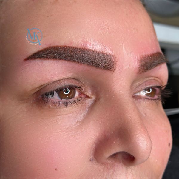 سالن زیبایی برای قاب وسایه ابرو 